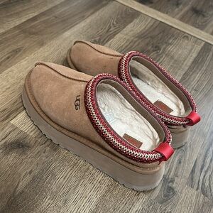 UGG Tazz Platform